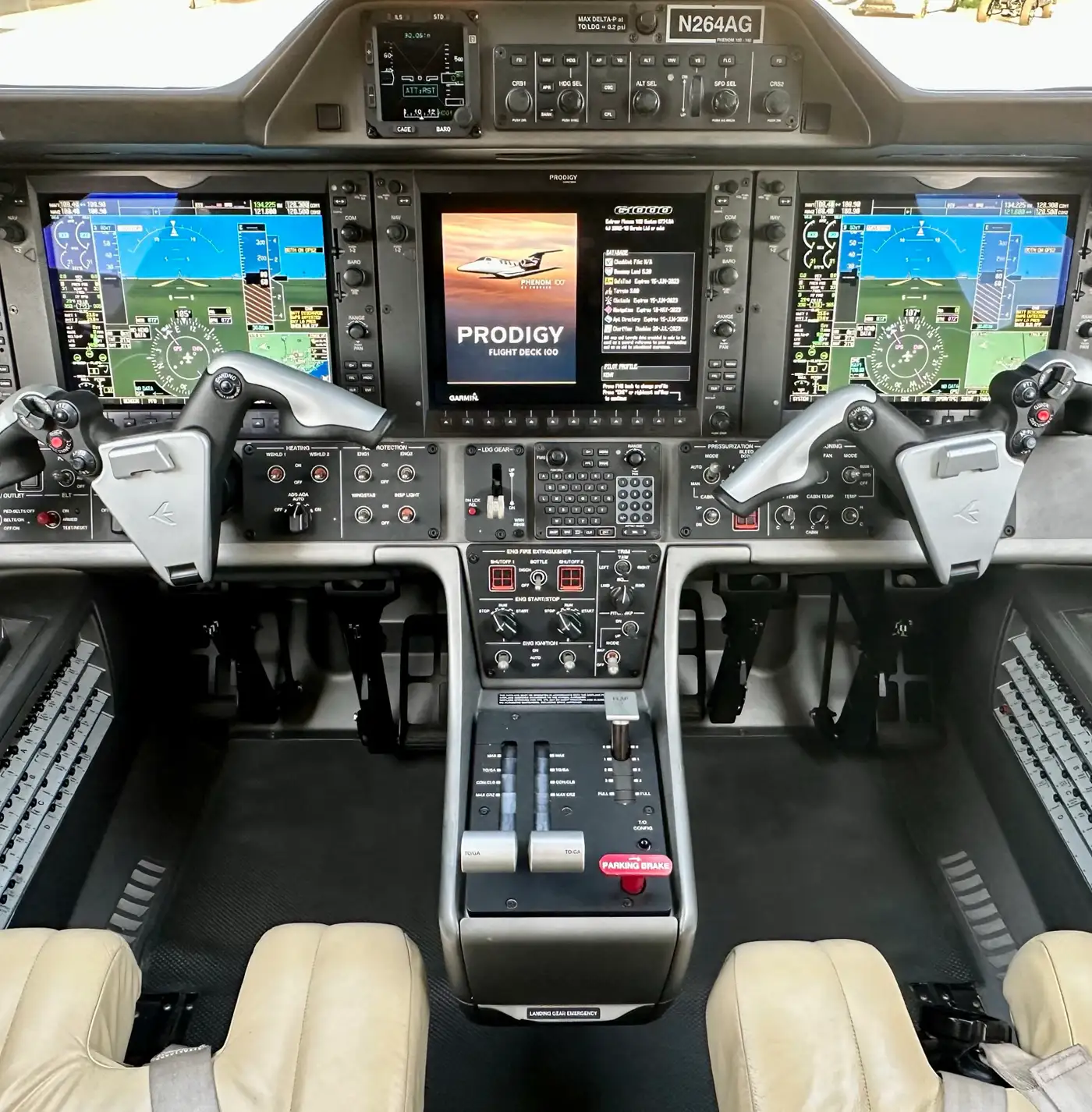 Cockpit private jet
